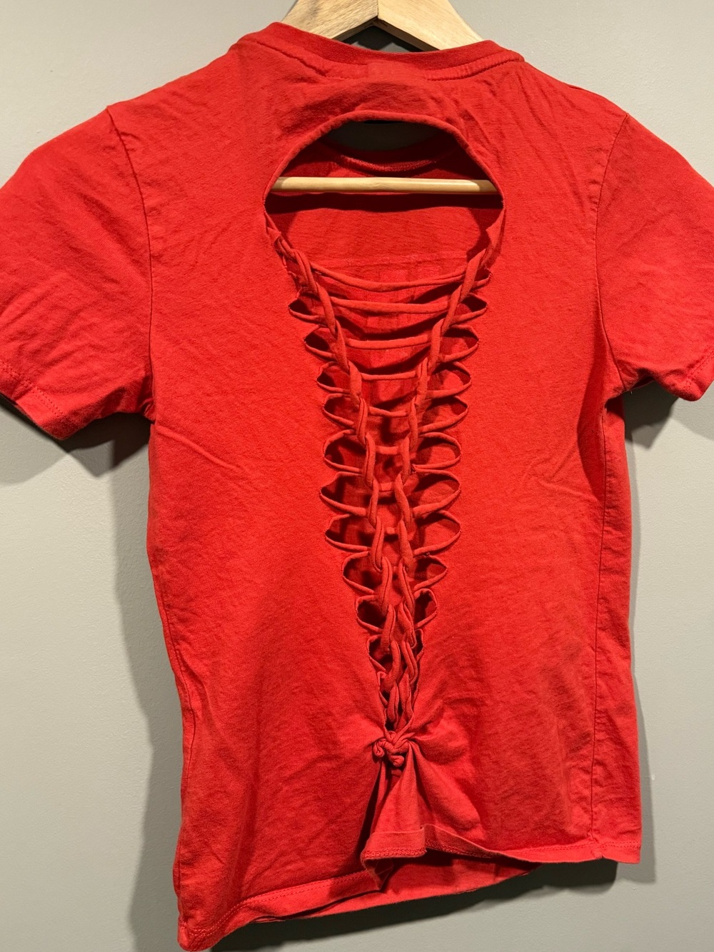 Stranger Things Red Graphic movie Tee - Official Series Shirt w/ back slit weave - Picture 4 of 6